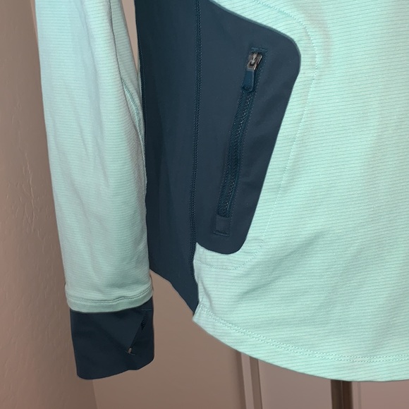 UNDER ARMOUR COLDGEAR SIZE LARGE BEAUTIFUL HOODED PULLOVER - Picture 2 of 8